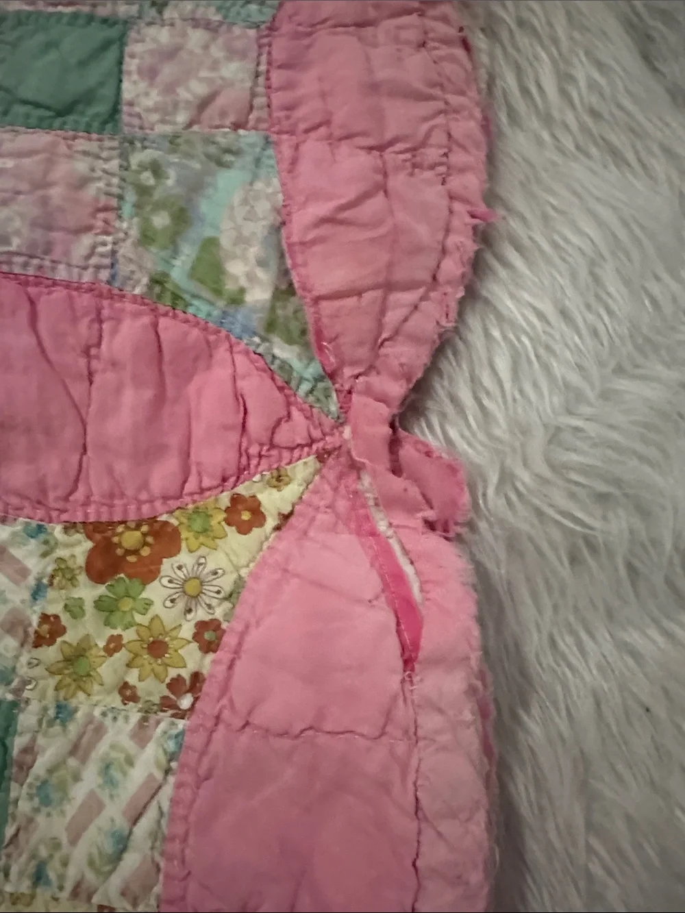 Vintage Patchwork Pink Quilted Throw - Classic Circle Pattern
